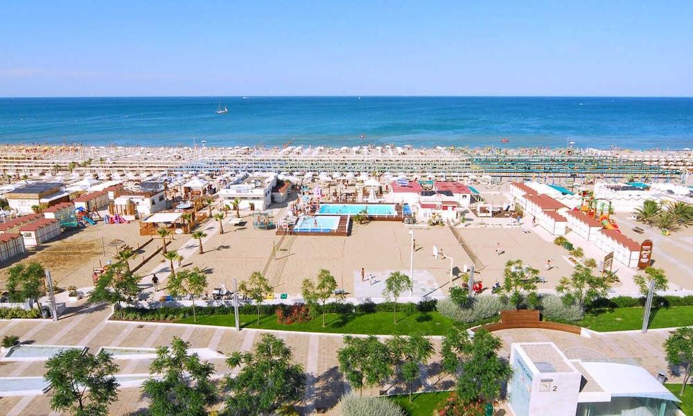 Hotel Al Cavallino Bianco Риччоне Экстерьер фото