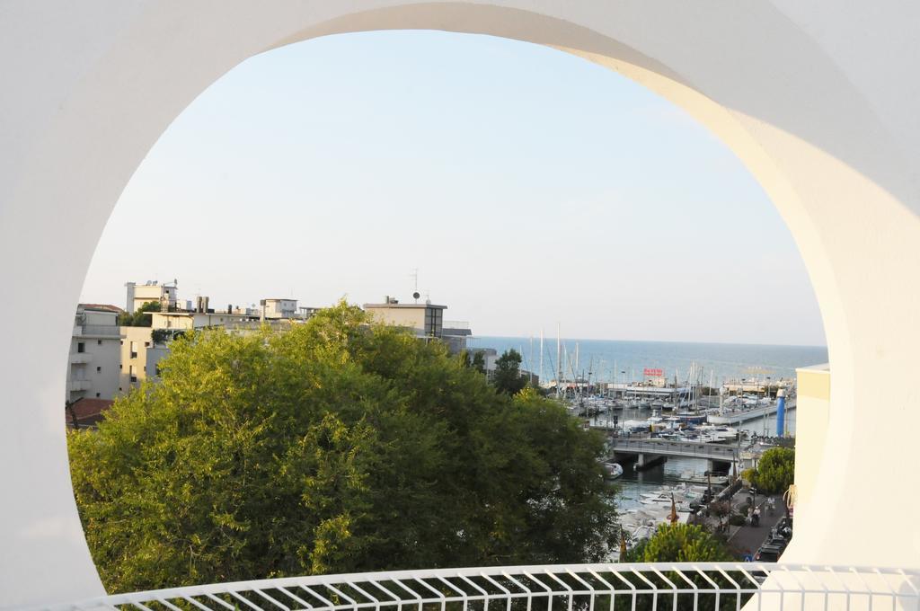 Hotel Al Cavallino Bianco Риччоне Экстерьер фото