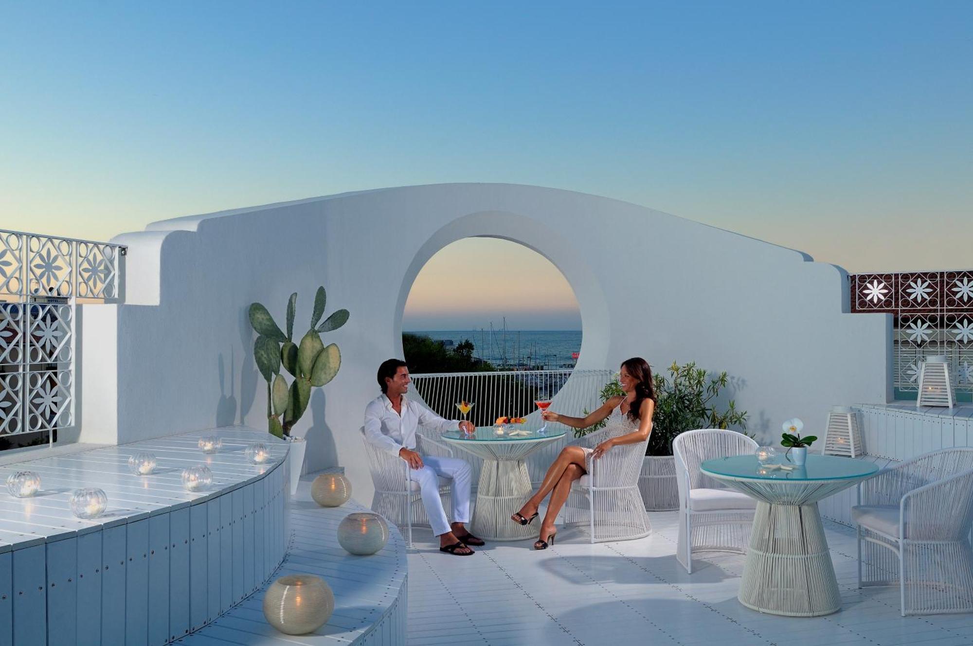 Hotel Al Cavallino Bianco Риччоне Экстерьер фото