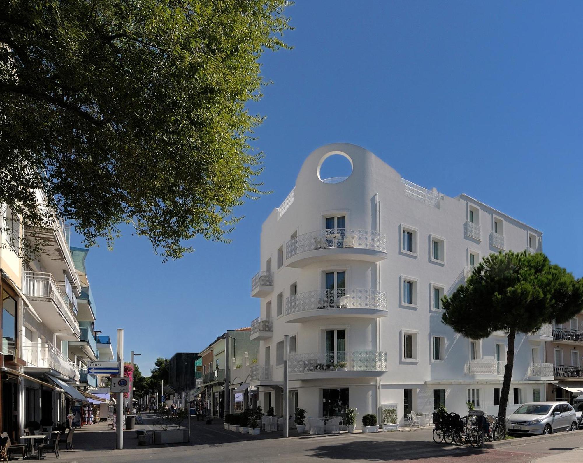 Hotel Al Cavallino Bianco Риччоне Экстерьер фото