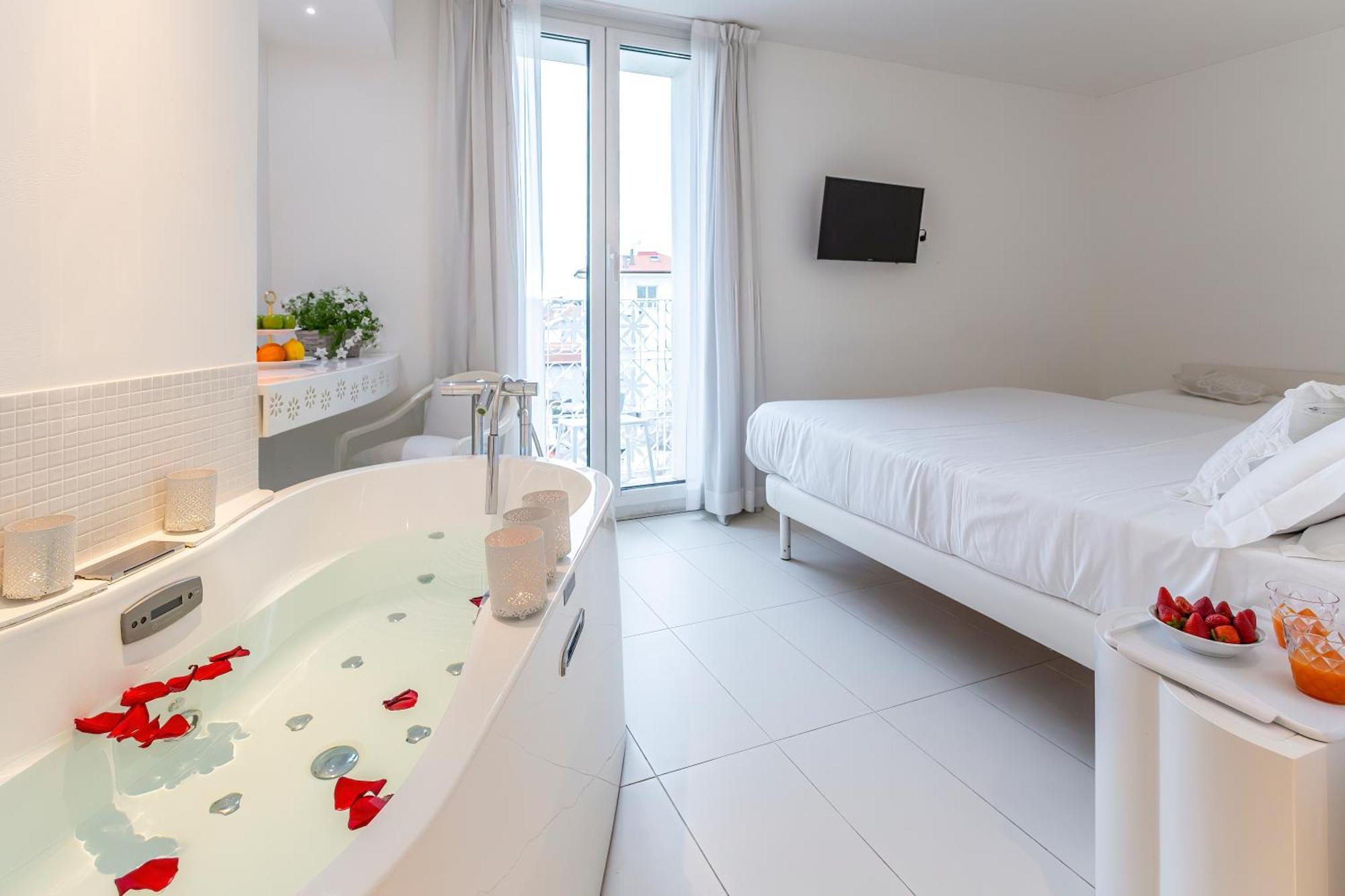 Hotel Al Cavallino Bianco Риччоне Экстерьер фото